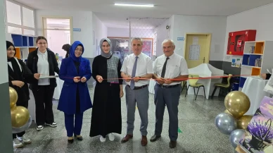 Suluova İlçe Müdürü Ahmet Davu, Öğrencilerin Resimlerini İnceledi
