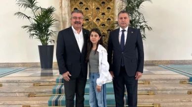 Başkan Alp Kargı, CHP Grup Toplantısı'na Kızıyla Katıldı
