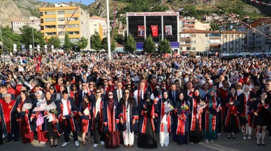 Amasya Üniversitesi’nde Coşkulu Mezuniyet Töreni: 4.506 Öğrenci Geleceğe Uğurlandı