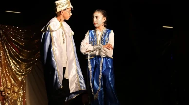 Aladdin Müzikali Sahneyi Büyüledi: Kutlubey Koleji Öğrencilerinden İngilizceyle Masalsı Bir Yolculuk