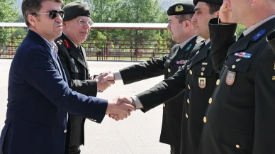 Vali Önder Bakan, Mehmetçiklerle Bayramlaştı: “Vatan Nöbetindeki Kahramanlarımızın Bayramı Kutlu Olsun”