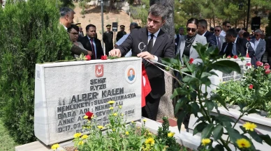 Vali Önder Bakan’dan 15 Temmuz’da Şehitlik Ziyareti: “Ruhları Şad, Mekanları Cennet Olsun”