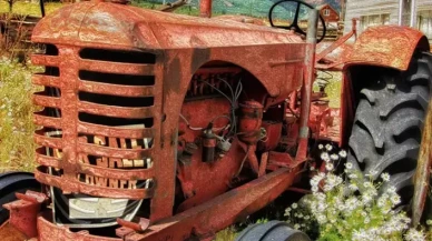 Rüyada Traktör Görmek Ne Anlama Gelir? İş, Aile ve İçsel Dönüşümlere Dair Güçlü Mesajlar Taşıyor