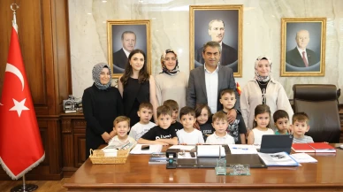 Minik Öğrencilerden Başkan Uzun’a Anlamlı Aşure İkramı