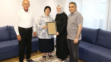Kaymakam Karaaslan’dan Aile Yılı’na Anlamlı Ziyaret: 52 Yıllık Çifte Evlendirme Belgesi Takdimi
