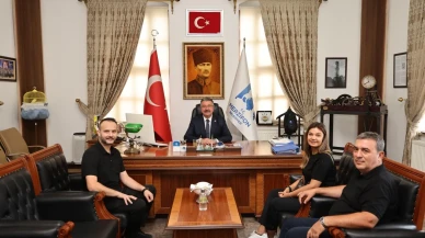 Başkan Alp Kargı, Hemşehrilerini ve Misafirlerini Belediyede Ağırladı