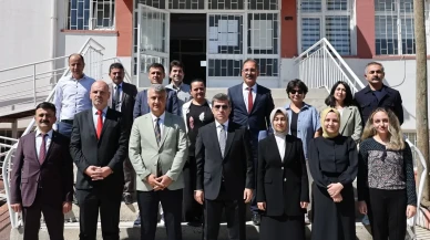 Vali Bakan’dan Gümüşhacıköy’de Anlamlı Okul Ziyareti