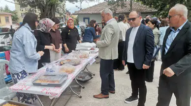 Merzifon'da Kermese Akın Ettiler! Okul Bahçesi Dolup Taştı