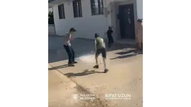 Suluova’da Su Arızası Çocuklara Eğlence Oldu