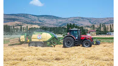 Amasya'da Günde 350 Ton Saman Mesaisi