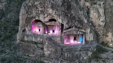 Amasya’nın Kayalara Kazınan 2 Bin Yıllık Sırrı!