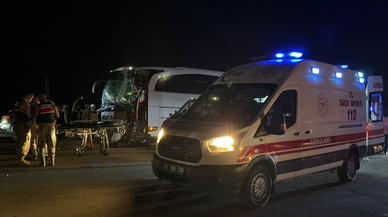 Kutlama Dönüşü Otobüsler Çarpıştı: 13 Yaralı