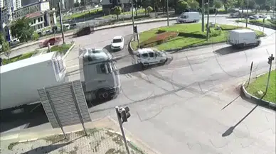 Amasya’da Tırın Dorsesi Seyir Halindeyken Koptu! O Anlar Kamerada
