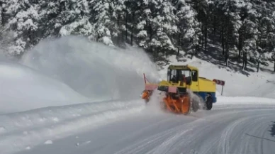 Amasya’da Yoğun Kar Yağışı 12 Köy Yolunu Kapattı