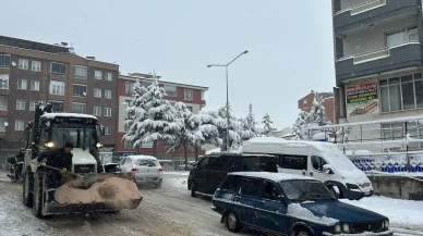 Merzifon’da Kar ve Buzla Mücadele Aralıksız Sürüyor