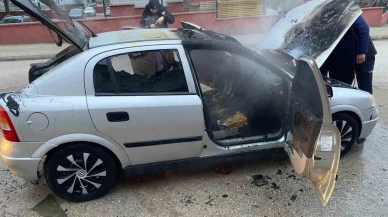 Merzifon’da Park Halindeki Otomobil Alevlere Teslim Oldu