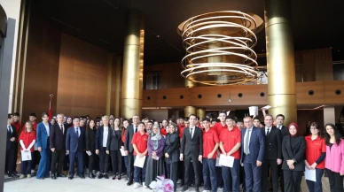 Ahlatcı Mesleki Eğitim Merkezi’nde Karne Coşkusu