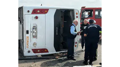 Yolcu Otobüsü Devrildi: 17 Yaralı!