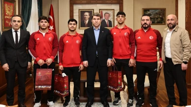 Amasya’nın Altın Güreşçileri Valilikte