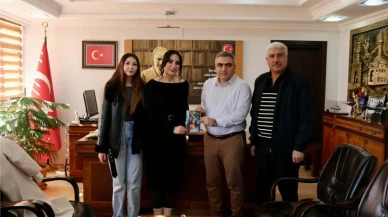 Merzifon’un Genç Yazarı Aslıhan Erkek’ten Kaymakam Karaaslan’a Anlamlı Ziyaret