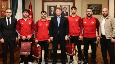 Amasya’nın Altın Güreşçileri Valilikte