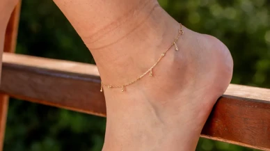 Kadınlarda 2026 Halhal Modası: Zarafetin Ayak Bileğindeki Yeni Yorumu