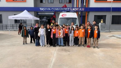 Minikler Ambulansa Yol Vermeyi Öğrendi