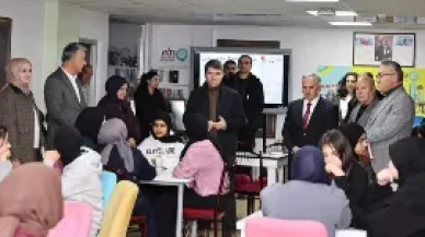 Amasya Valisi Bakan Öğrencilerle Kitap Okudu