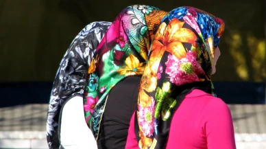 Rüyada Eşarp Görmek Ne Anlama Gelir? Gizli Duygular ve Yeni Başlangıçların İşareti Olabilir