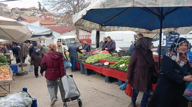 Merzifon Pazarı Baharla Hareketlendi: Tezgâhlar Doldu, Fiyatlar Cep Yaktı