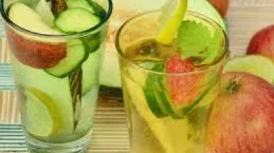 Şişkinliğe Doğal Çözüm: Ödem Attıran Bitkisel Su Trend Oldu!