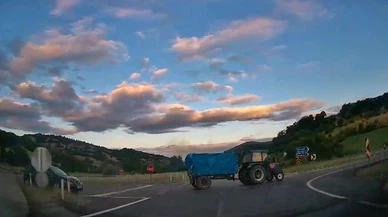 Traktör Aniden Yola Çıktı! Faciadan Son Anda Dönüldü