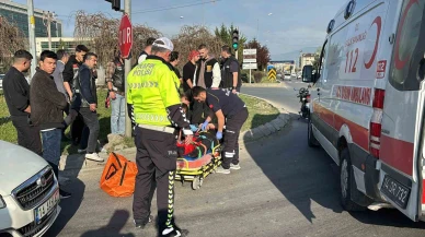 Kırmızı ışıkta geçen cip motosiklete çarptı: 1 yaralı