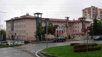 Veli okulda öğretmeni darp etti