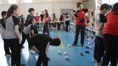 Amasyalı öğretmenler öğrencileri için atık malzemelerden 160 çeşit oyun tasarladı
