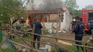 Yangında ev küle döndü