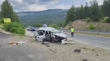 Yoldan çıkan otomobil beton menfeze çarptı: 1 ölü, 3 ağır yaralı