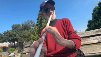 Kesik parmaklarına rağmen neyi bırakmadı: 70 yaşındaki vatandaşın müzik tutkusu hayran bırakıyor