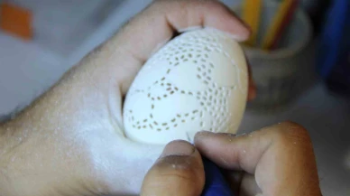 Hobi olarak başladı, yumurtanın kabuğuna sanat nakşediyor