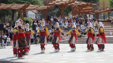Amasya’da 30 Ağustos kutlamalarında ses sistemi krizi: Gösterileri yarım kalan kızları halk teselli etti