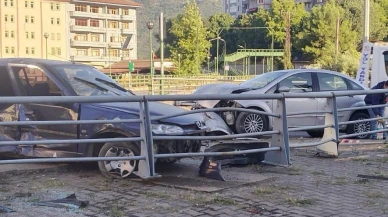 İki otomobilin çarpıştığı kazada 4 kişi yaralandı