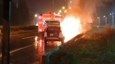 Seyir halindeki araç bir anda yanmaya başladı