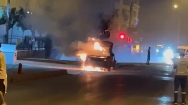 Otomobil alev alev yandı