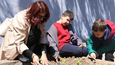 Kutlubeyli Minikler Toprakla Buluştu: Küçük Eller, Büyük Umutlar Yeşertiyor!