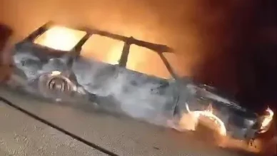 Seyir halindeki otomobil alev alev yandı