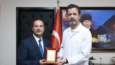 Doç. Dr. Mehmet Mustafa Erdoğan’a Vefa Töreni: Emeklilik Onuruna Plaket Takdimi