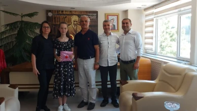 LGS’de 500 Tam Puan Alan Başarılı Öğrencilerden İlçe Milli Eğitim Müdürü Ahmet Yozgat’a Ziyaret