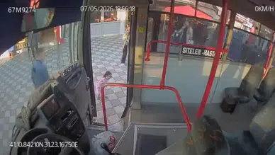 Otobüse Tek Başına Binen 2 Yaşındaki Çocuğu Şoför Fark Etti