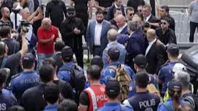 CHP Binasında Polis Müdahalesi