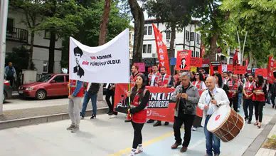 CHP Gençliği Sloganlar Eşliğinde Yürüdü